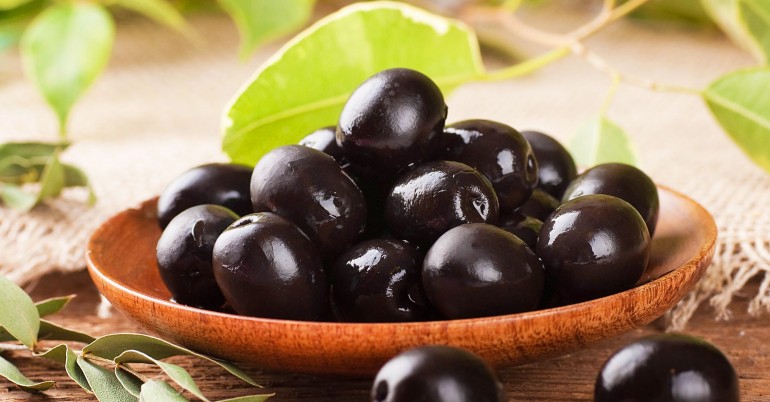 https://www.staffoflifemarket.com/mediafiles/recipe_records/3_black_olives.jpg